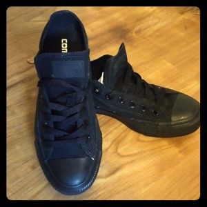 Converse black low cut